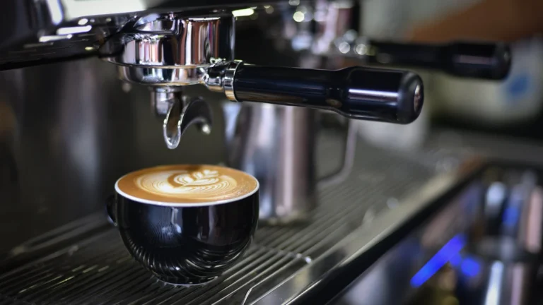 cafe aesthetic di surabaya yang lagi hits dan instagramable