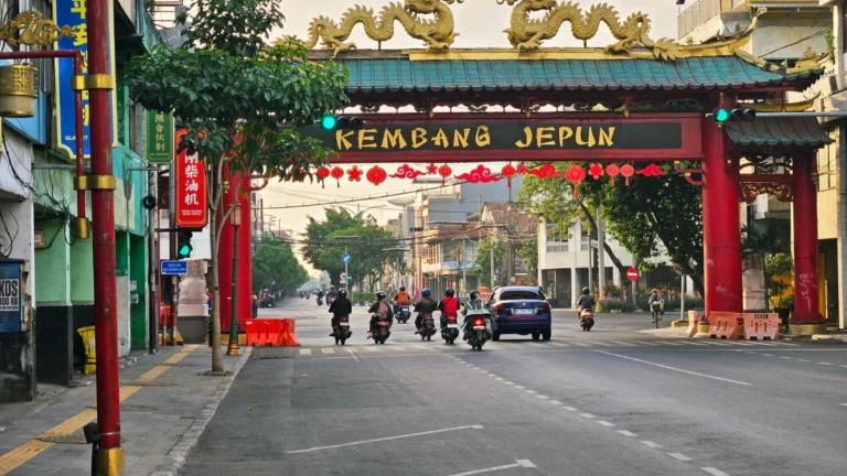 suasana kembang jepun sebagai tempat wisata di surabaya