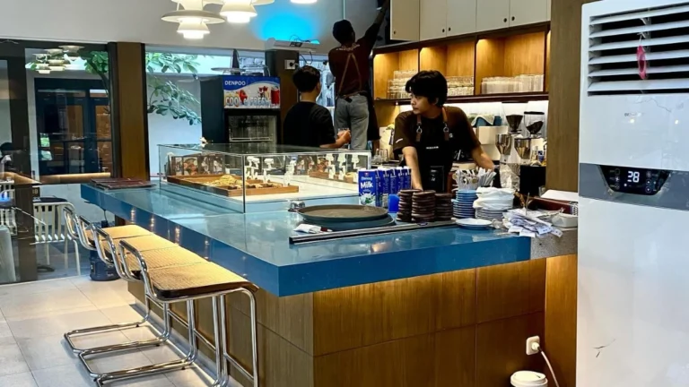 cafe di surabaya view bagus untuk nongkrong