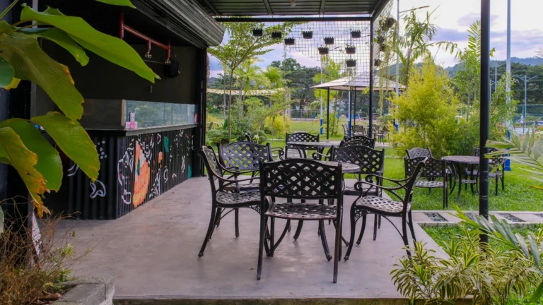 cafe outdoor di surabaya yang nyaman