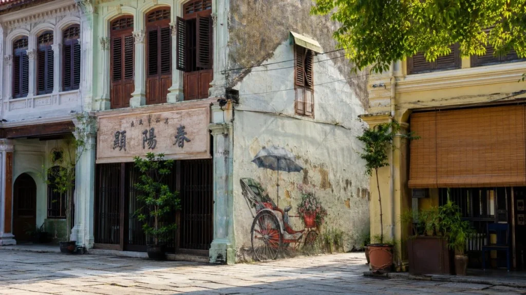 Ruko heritage George Town Penang dengan mural, destinasi ikonik wisata Malaysia