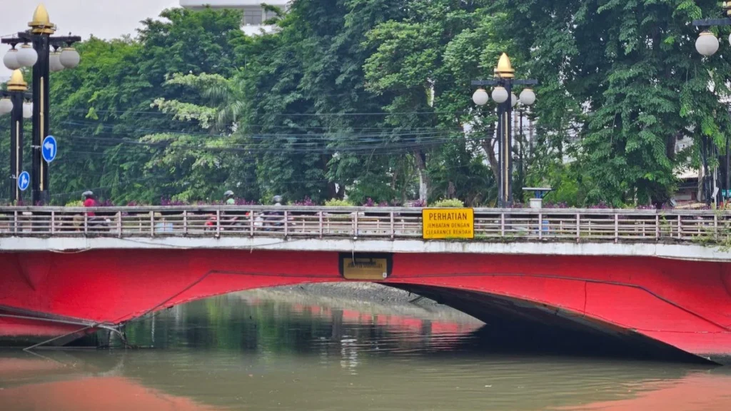 Jembatan Merah, Surabaya's historic Red Bridge, spanning the Kali Mas river